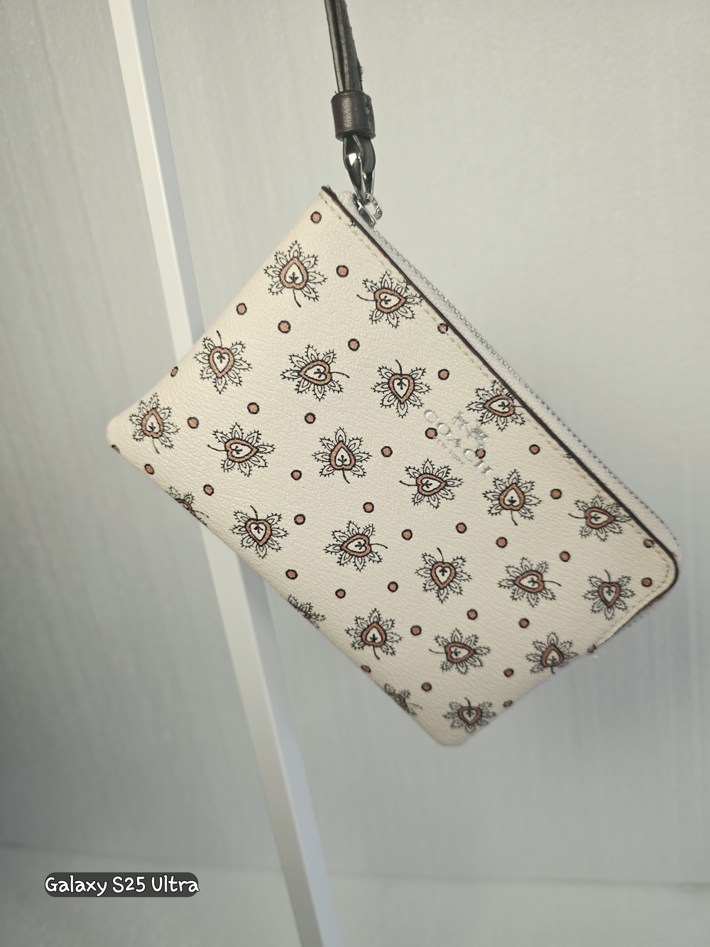 Coach Forest Bud Corner Zip Wristlet Canvas Heart Floral F13315 Pristine